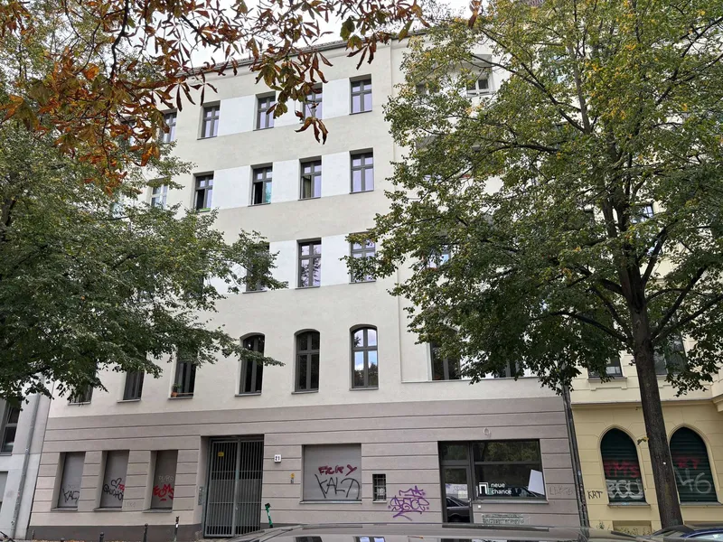 Erstbezug nach Top-Modernisierung: 2 Zimmer mit Balkon, neuer EBK und Duschbad in Treptow — photo 1